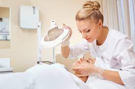 What to Expect During a Dermatologist Consultation